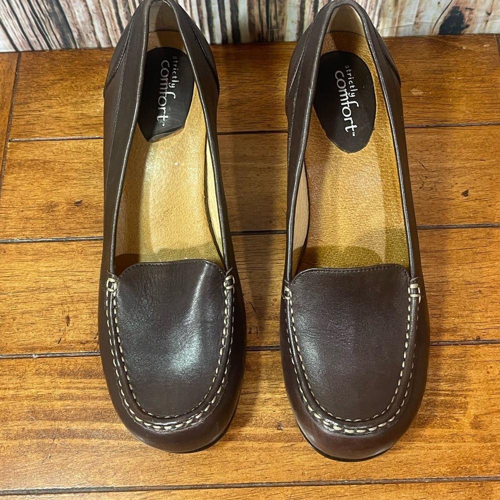 Strictly Comfort Shoes Wmns 6.5 M Dress Pump Slip On Heels Brown Leather Casual